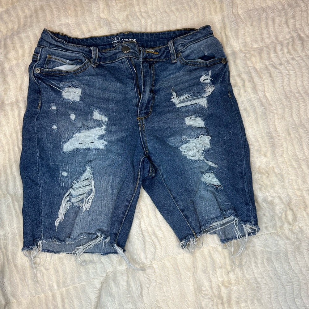 Mid rise ripped shorts